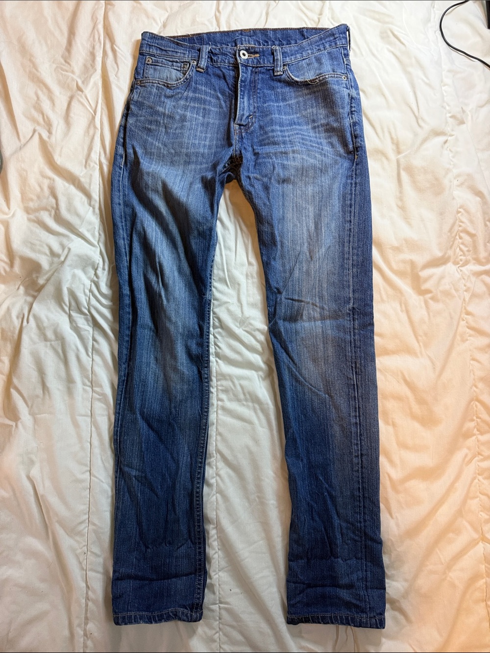 Levi's Slim Straight Jeans in Medium Blue Wash
